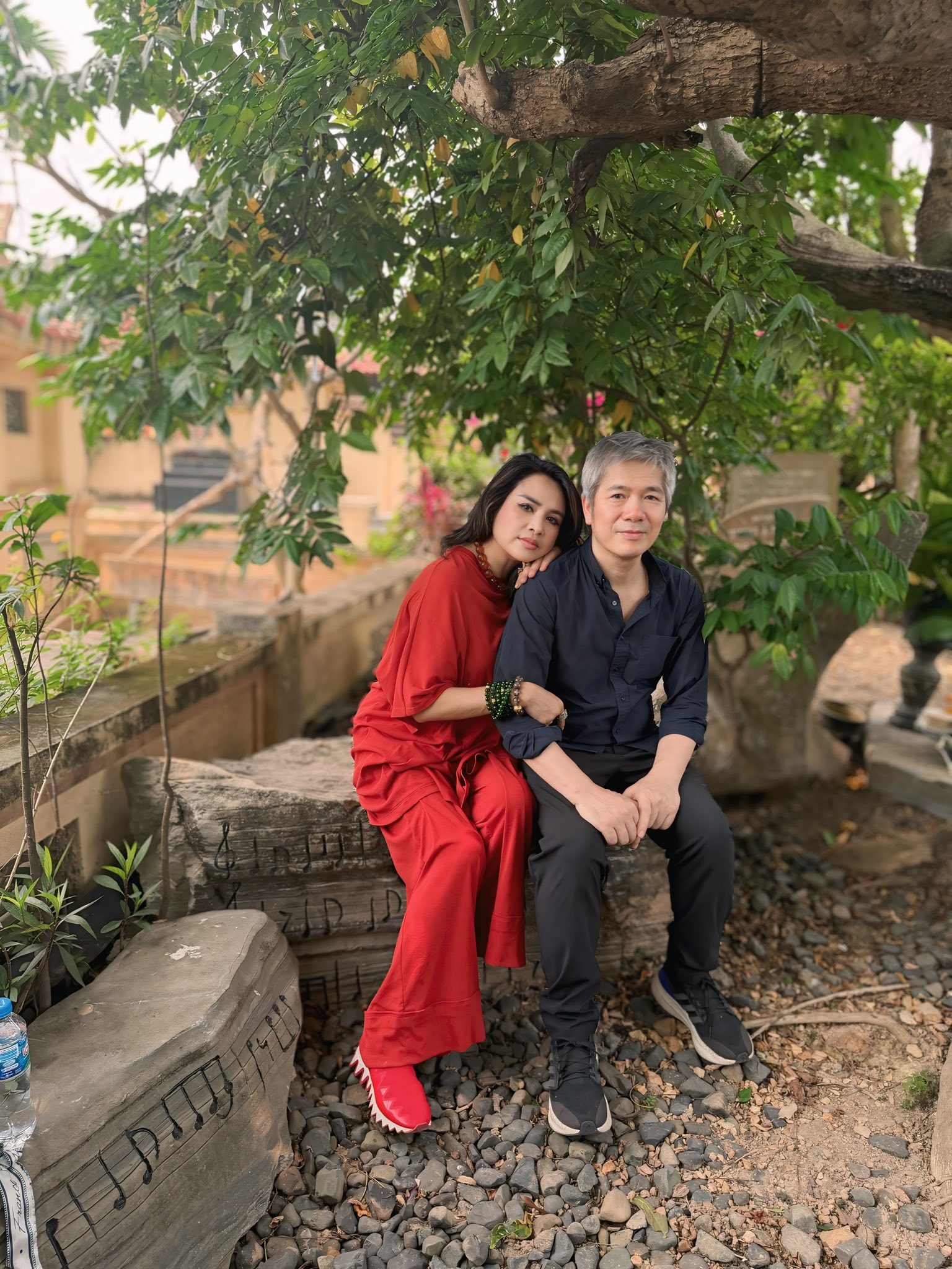 Nữ NSND U60 đưa chồng sắp cưới đi thăm mộ bố l&agrave; nhạc sĩ lẫy lừng của Việt Nam - Ảnh 4.