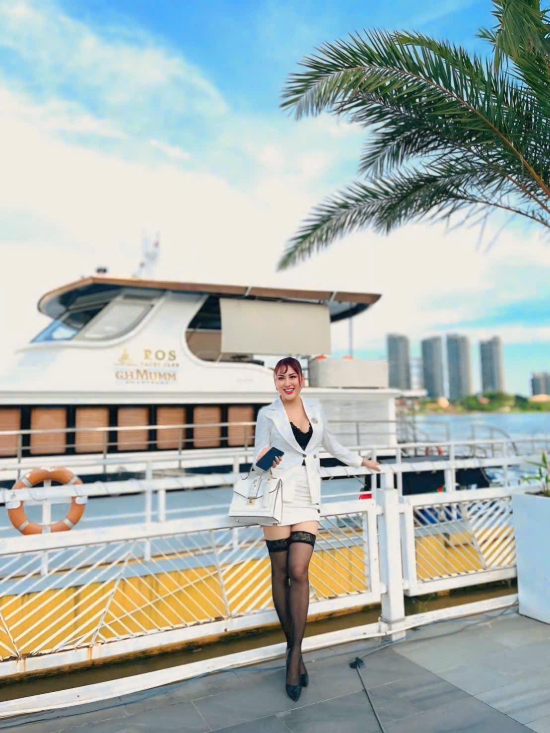 Mẹ đơn th&acirc;n l&agrave; nghệ sĩ, Ph&oacute; viện trưởng được đại gia y&ecirc;u say đắm: &ldquo;Phụ nữ kh&ocirc;ng cần qu&aacute; cầu kỳ&rdquo; - Ảnh 1.