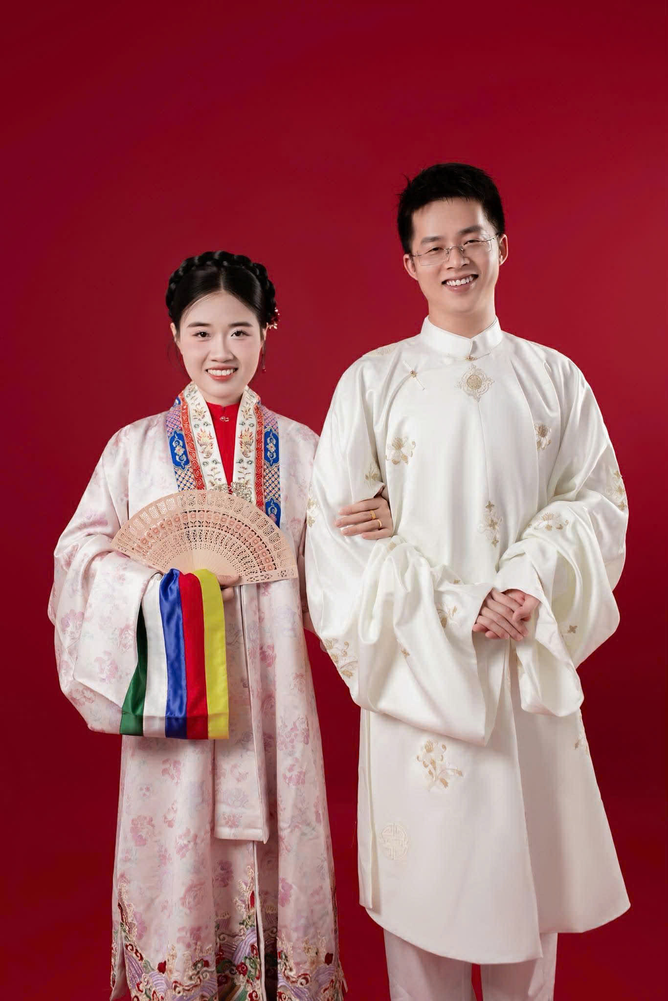 Chú rể Trung Quốc gây cười trong đám cưới Quảng Trị với phát biểu hài hước - Ảnh 2. Chú rể Trung Quốc gây cười trong đám cưới Quảng Trị với phát biểu hài hước - Ảnh 2.