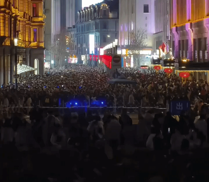 Cảnh tượng trên đường phố Trung Quốc khiến nhiều người bất ngờ, nhận xét: 