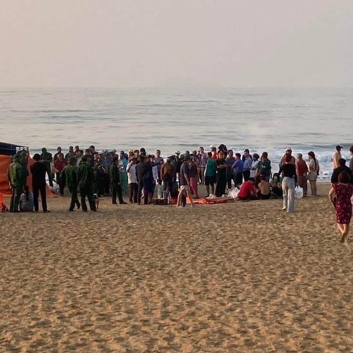 Tìm thấy thi thể nam sinh lớp 12 bị sóng cuốn mất tích ở biển Quy Nhơn - Ảnh 1.