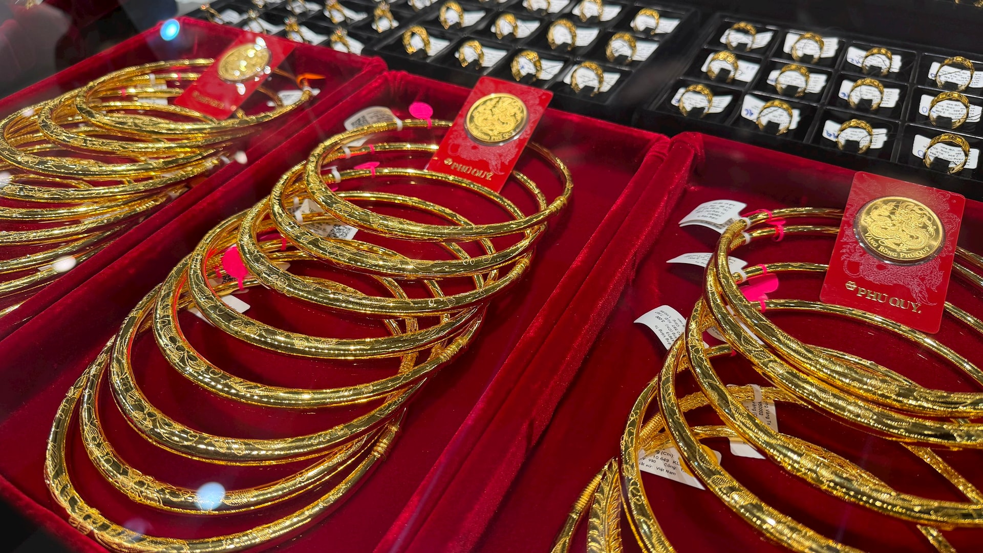 Gi&aacute; v&agrave;ng g&acirc;y bất ngờ, v&agrave;ng phi SJC c&ograve;n 156 triệu đồng/lượng - Ảnh 1.