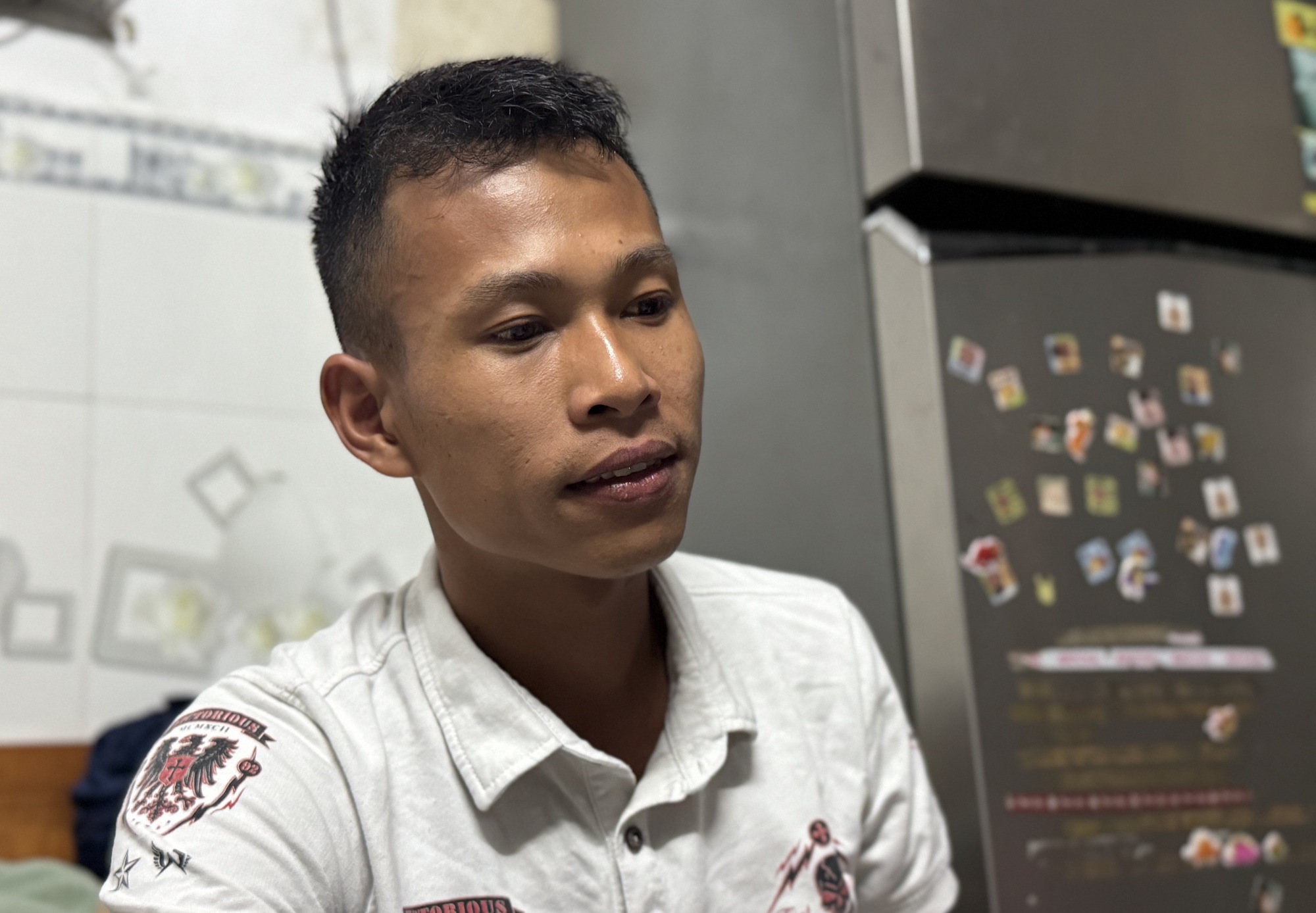 CLIP: T&agrave;i xế kể lại khoảnh khắc dừng xe tr&ecirc;n Quốc lộ 1, cứu b&eacute; g&aacute;i sang đường một m&igrave;nh - Ảnh 1.