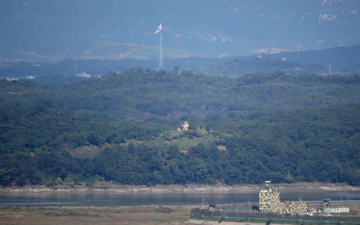 Triều Ti&ecirc;n ph&oacute;ng nhiều t&ecirc;n lửa đạn đạo ra v&ugrave;ng biển ph&iacute;a Đ&ocirc;ng - Ảnh 1.