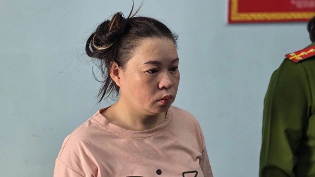 Ch&acirc;n dung người phụ nữ vượt r&agrave;o chắn, h&agrave;nh hung nh&acirc;n vi&ecirc;n g&aacute;c t&agrave;u ở Đ&agrave; Nẵng, đ&atilde; bị bắt giữ - Ảnh 1.