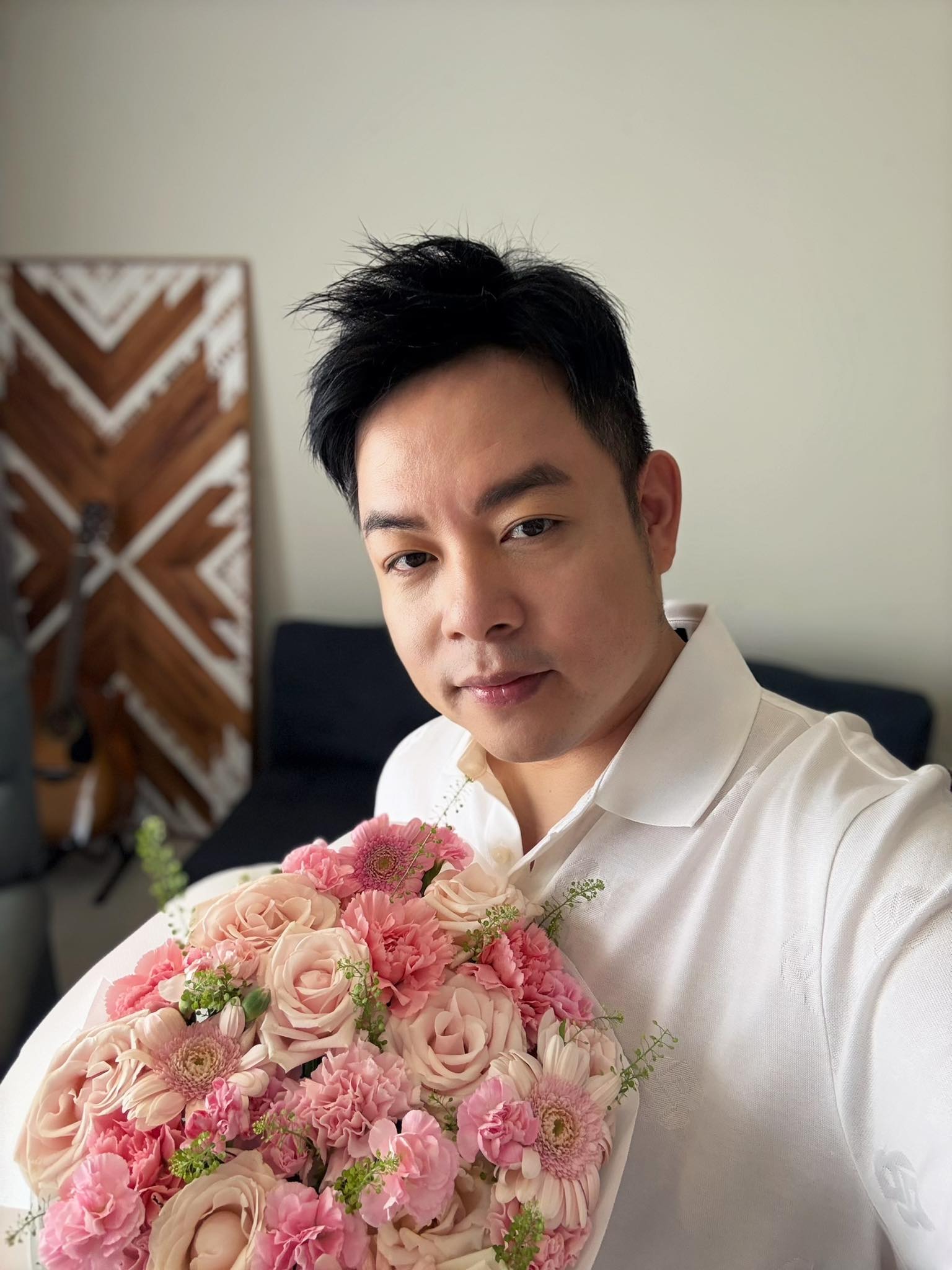 Nam ca sĩ Việt 47 tuổi một đời vợ, c&oacute; nh&agrave; từ Mỹ tới Việt Nam, lộ số dư 31 tỷ mở l&ograve;ng: "Inbox nh&eacute;" - Ảnh 2.