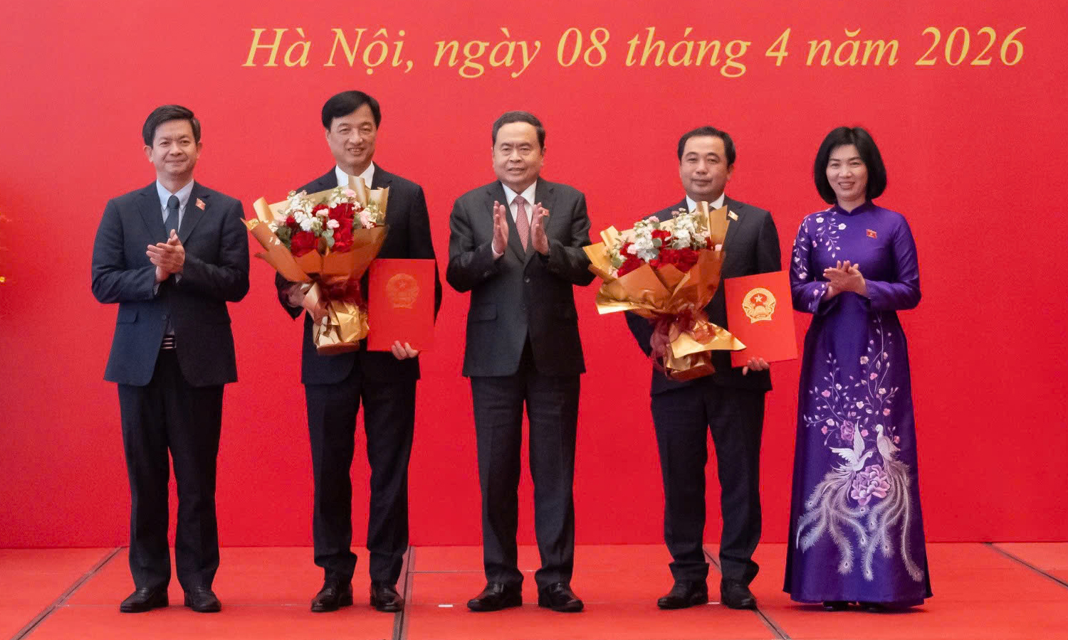 &Ocirc;ng Nguyễn Duy Ngọc v&agrave; Trần Đức Thắng chuyển sinh hoạt Đo&agrave;n đại biểu Quốc hội 2026 - Ảnh 1.