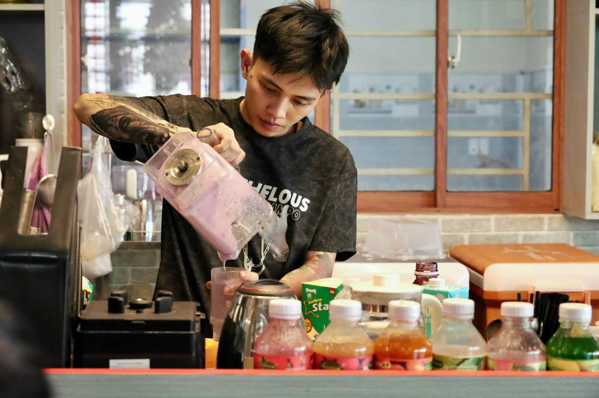 Sinh vi&ecirc;n đi l&agrave;m th&ecirc;m, c&oacute; bị truy thu BHYT? - Ảnh 1.