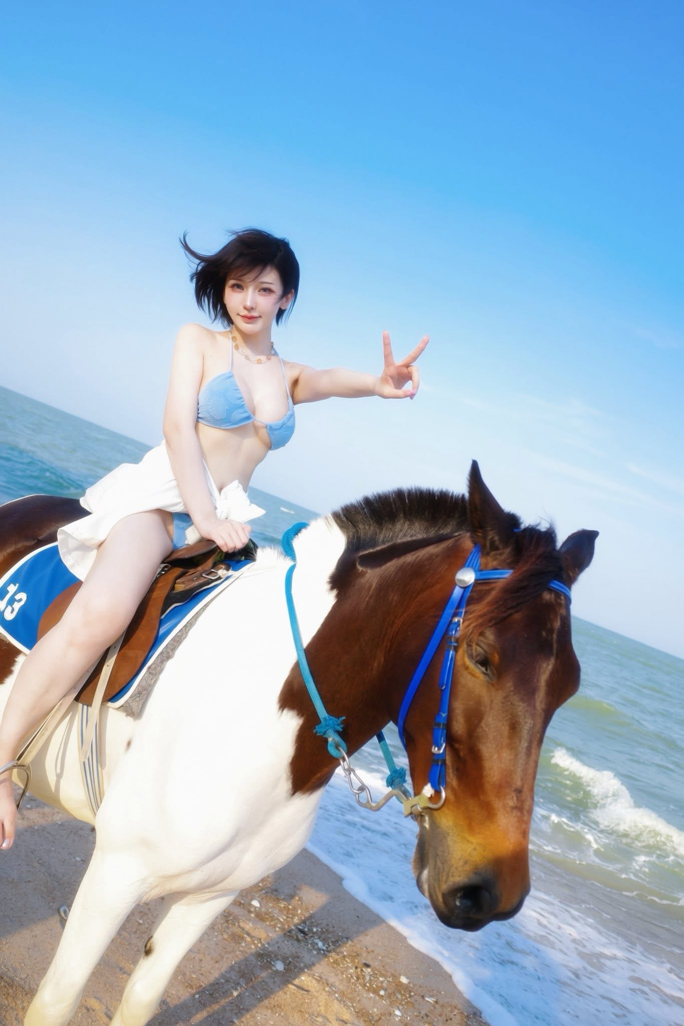 Nhập vai game "mỹ ngựa", nữ streamer thả d&aacute;ng với bikini cuốn h&uacute;t! - Ảnh 2.