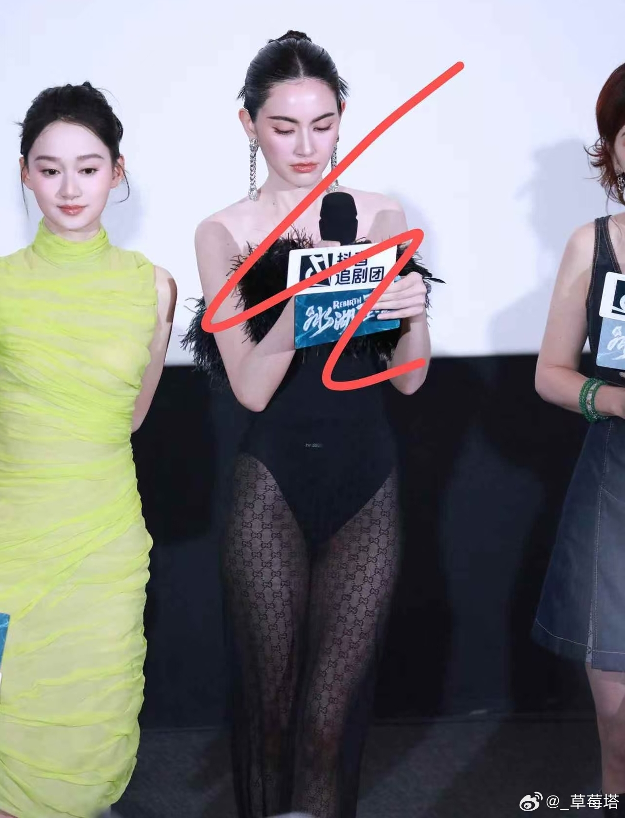 Chiếc v&aacute;y mỏng tang, mặc như kh&ocirc;ng mặc khiến Mai Davika bị mắng &ldquo;kh&ocirc;ng biết xấu hổ&rdquo;- Ảnh 2.