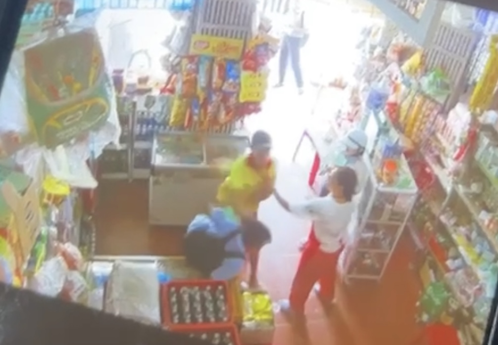 Th&ocirc;ng tin mới nhất vụ nam sinh Huế bị đ&aacute;nh tại tiệm tạp h&oacute;a  - Ảnh 1.