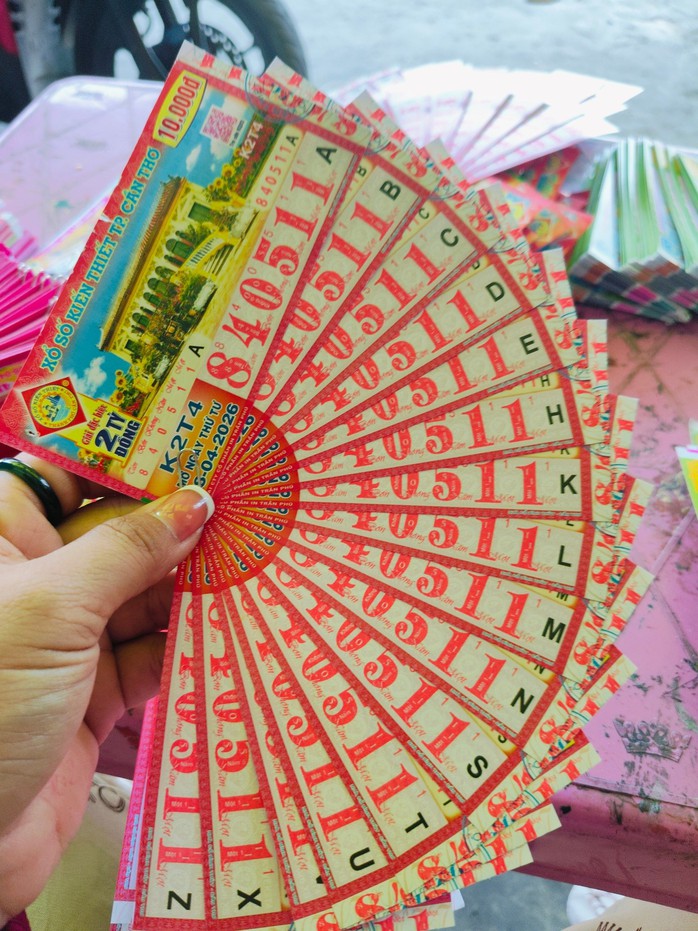 Chiều 8-4, đại l&yacute; t&igrave;m nhiều v&eacute; tr&uacute;ng độc đắc xổ số miền Nam đang &ldquo;đi lạc&rdquo; - Ảnh 8.