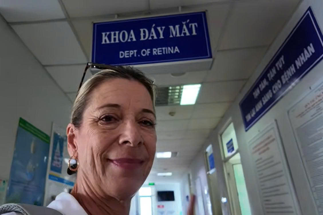 Dịch vụ y tế Đà Nẵng: Nữ du khách Mỹ ngạc nhiên với chi phí khám mắt 45 . 000 Đồng - Ảnh 1. Dịch vụ y tế Đà Nẵng: Nữ du khách Mỹ ngạc nhiên với chi phí khám mắt 45 . 000 Đồng - Ảnh 1.