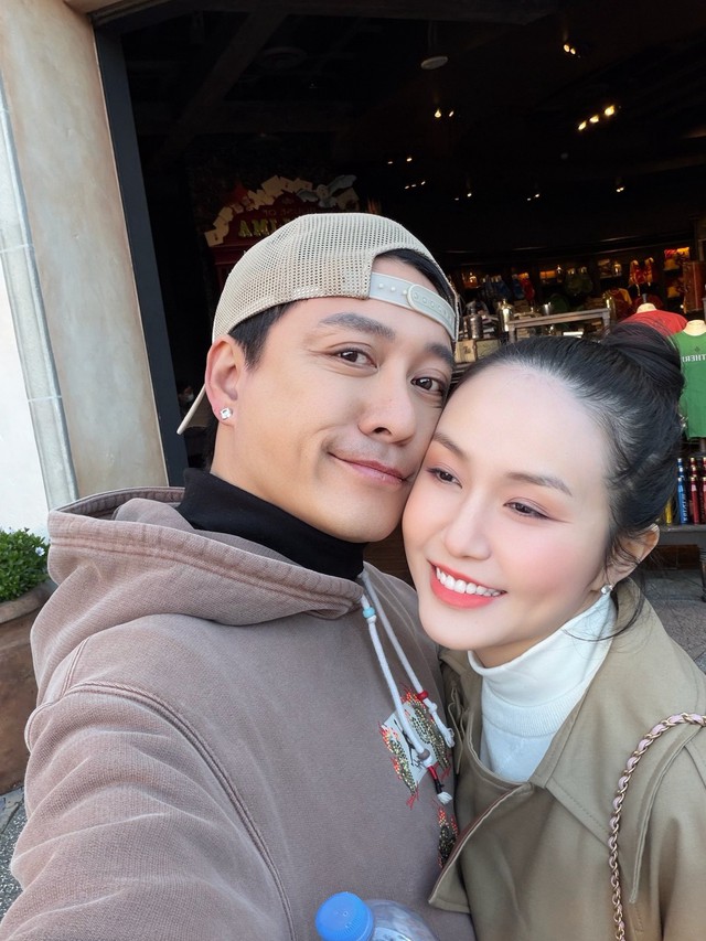 B&agrave; x&atilde; 9X của Tuấn Hưng: "Giờ kh&ocirc;ng chỉ l&agrave; vợ chồng, c&ograve;n l&agrave; bạn đồng tu" - Ảnh 2.