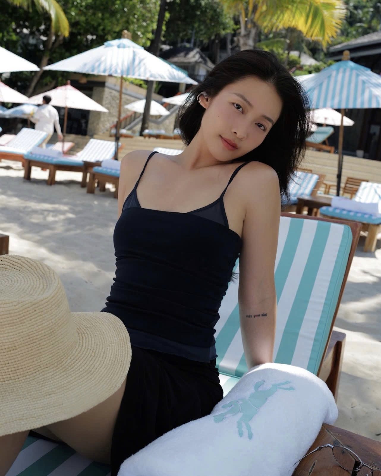 Khả Ng&acirc;n ch&agrave;o h&egrave; với h&igrave;nh ảnh gợi cảm, h&uacute;t mắt - Ảnh 6.