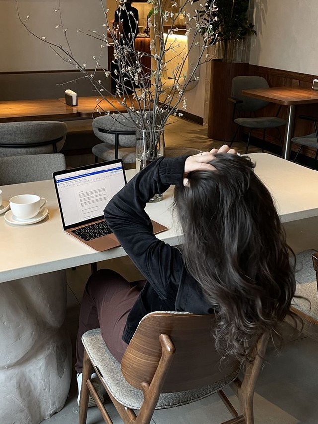 C&oacute; tiền th&igrave; mua v&agrave;ng ngay hay chờ th&ecirc;m? Hai lựa chọn quen thuộc nhưng &iacute;t ai hiểu r&otilde; rủi ro- Ảnh 2.