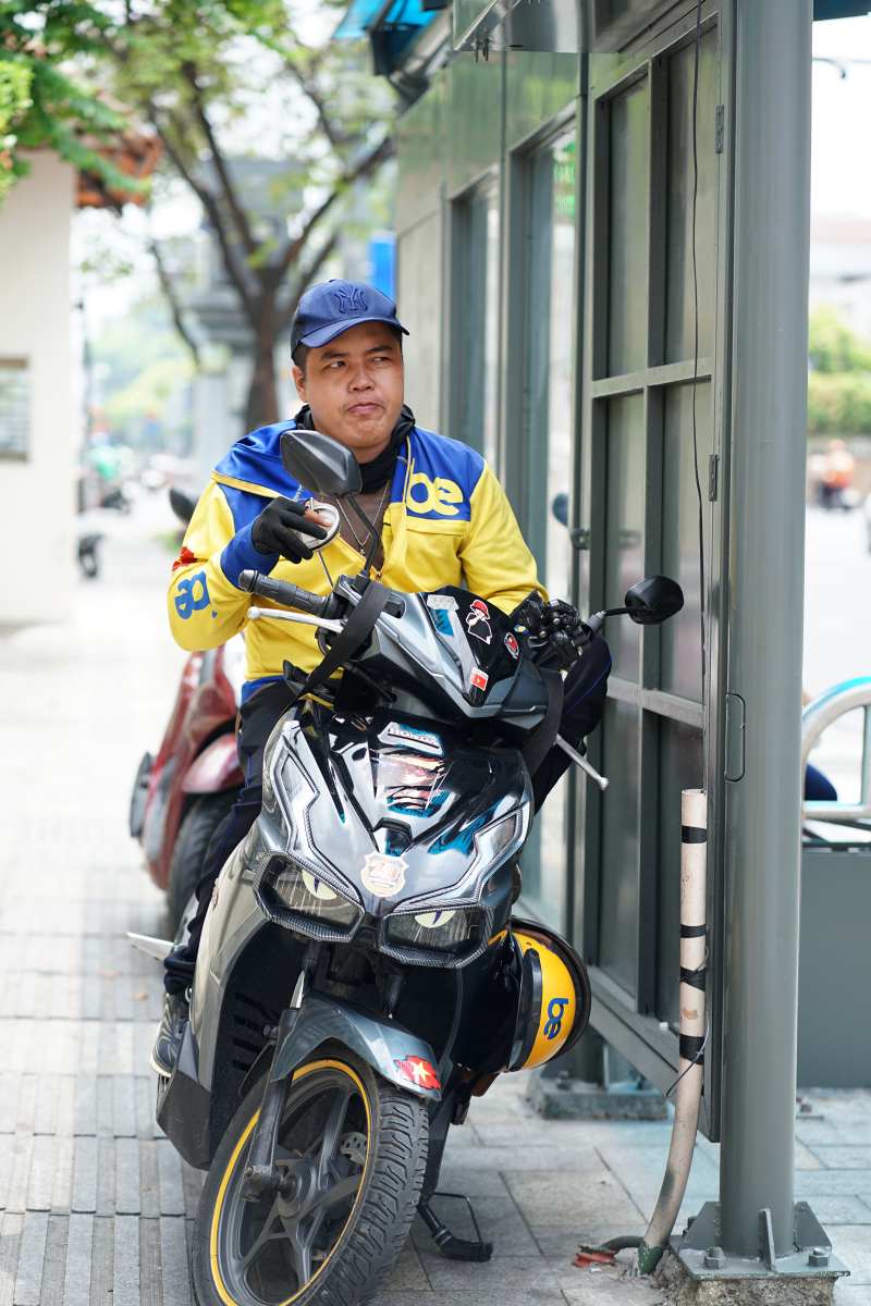 To&agrave;n cảnh TP.HCM trong đợt nắng n&oacute;ng đỉnh điểm: T&agrave;i xế c&ocirc;ng nghệ kể chuyện &ldquo;r&aacute;t mặt như bị tạt muối&rdquo;- Ảnh 14.