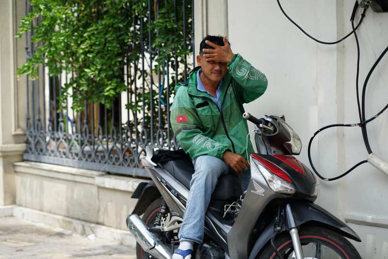 To&agrave;n cảnh TP.HCM trong đợt nắng n&oacute;ng đỉnh điểm: T&agrave;i xế c&ocirc;ng nghệ kể chuyện &ldquo;r&aacute;t mặt như bị tạt muối&rdquo;- Ảnh 19.