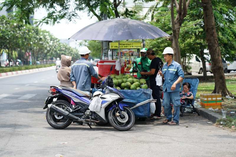 To&agrave;n cảnh TP.HCM trong đợt nắng n&oacute;ng đỉnh điểm: T&agrave;i xế c&ocirc;ng nghệ kể chuyện &ldquo;r&aacute;t mặt như bị tạt muối&rdquo;- Ảnh 20.