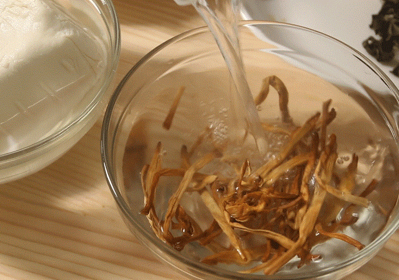 Thấy loại hoa này mua ngay để nấu 3 món ăn vừa ngon lại giúp thanh nhiệt, giải độc, lưu thông khí gan... 35 canh dau phu hoa hien 1 17756653329601672172413 1775717662661 1775717662975575005364