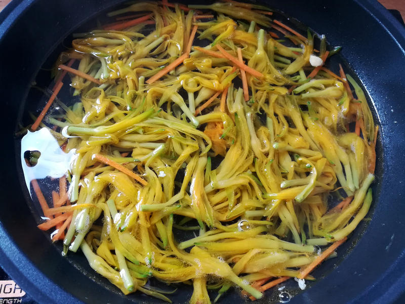 Thấy loại hoa này mua ngay để nấu 3 món ăn vừa ngon lại giúp thanh nhiệt, giải độc, lưu thông khí gan... 30 hoa hien nau trung 1 17756642255871017083371 1775717655545 17757176557871788459130