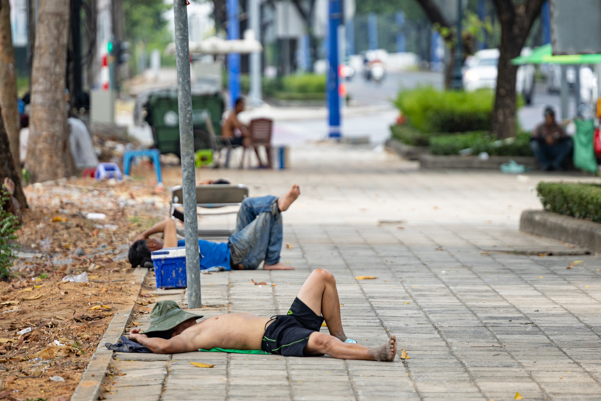 To&agrave;n cảnh TP.HCM trong đợt nắng n&oacute;ng đỉnh điểm: T&agrave;i xế c&ocirc;ng nghệ kể chuyện &ldquo;r&aacute;t mặt như bị tạt muối&rdquo;- Ảnh 10.