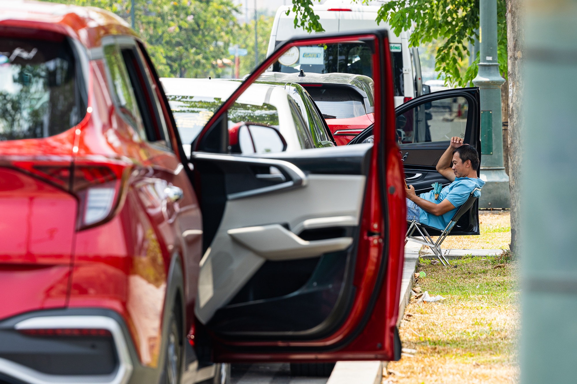 To&agrave;n cảnh TP.HCM trong đợt nắng n&oacute;ng đỉnh điểm: T&agrave;i xế c&ocirc;ng nghệ kể chuyện &ldquo;r&aacute;t mặt như bị tạt muối&rdquo;- Ảnh 22.