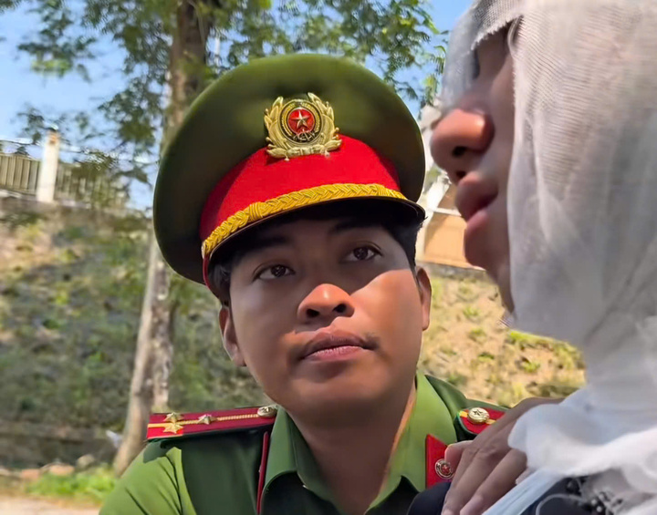 C&ocirc;ng an x&atilde; ở Huế l&agrave;m clip tuy&ecirc;n truyền luật giao th&ocirc;ng như phim điện ảnh- Ảnh 1.