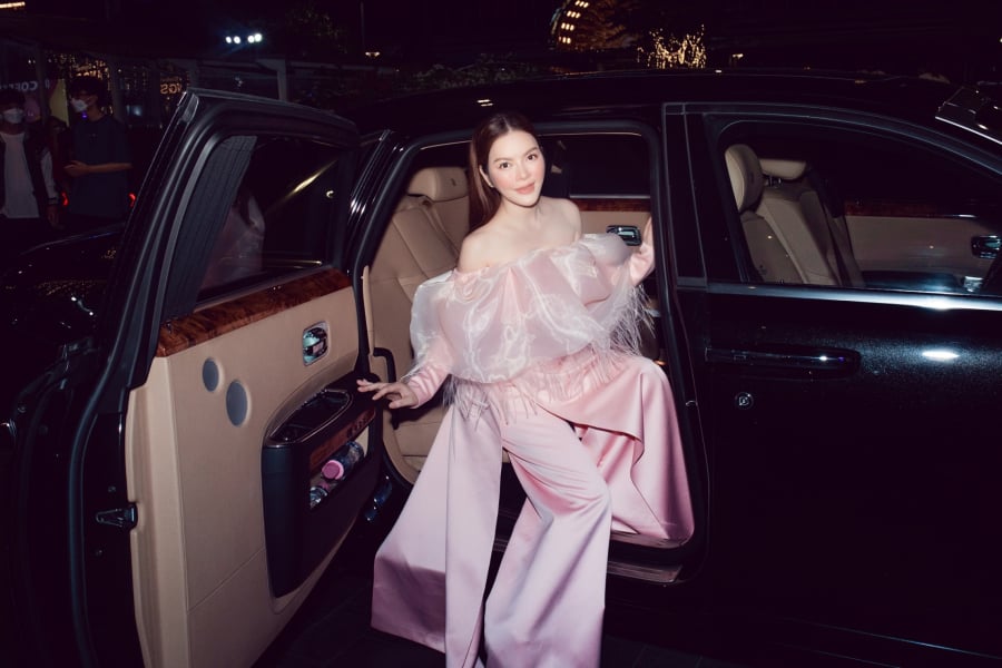 Cuộc sống của nữ nghệ sĩ Việt sở hữu 5 k&eacute;t kim cương, &ldquo;cung điện&rdquo; xa hoa - Ảnh 3.