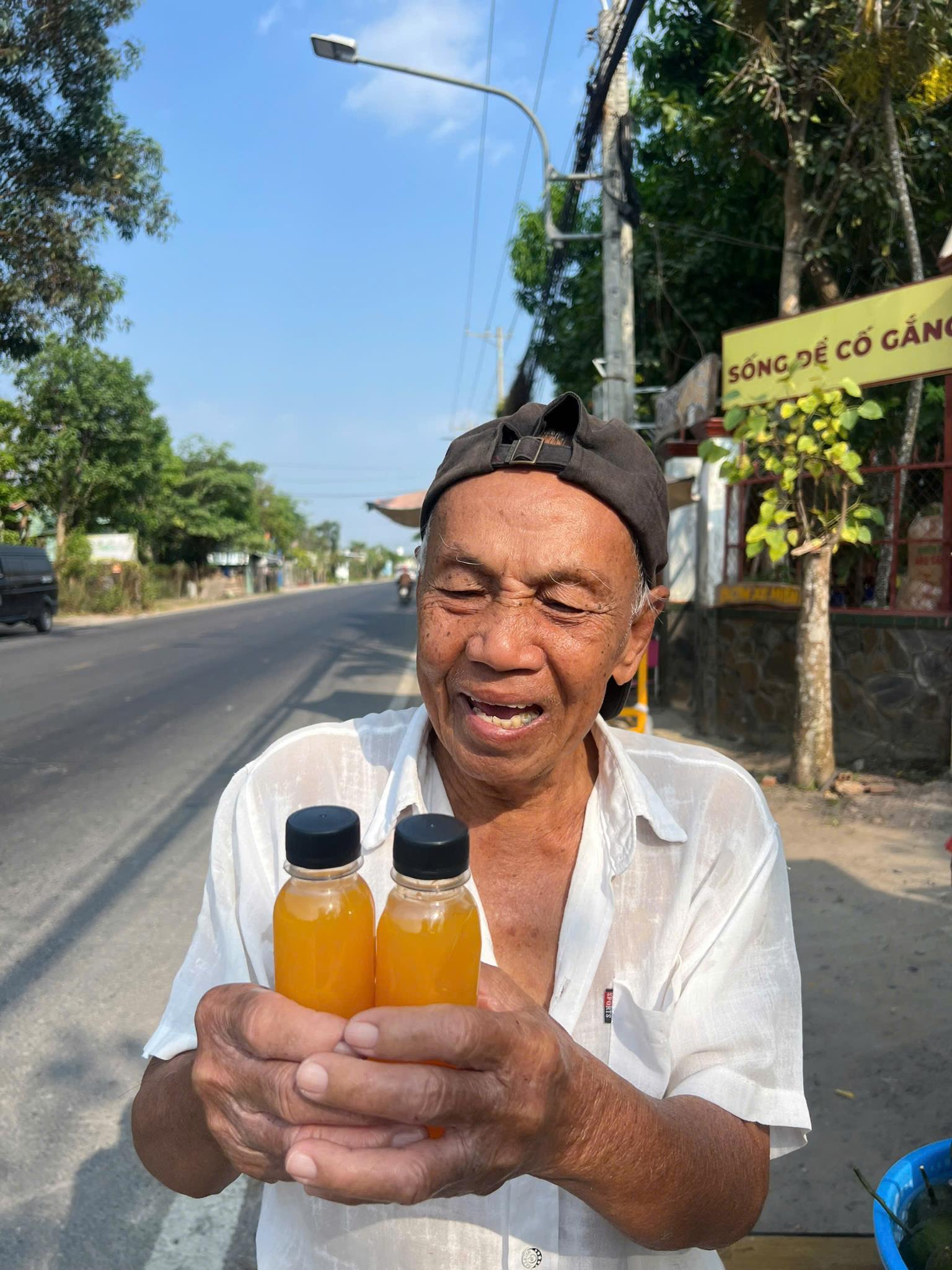 Vầng Trăng Khuyết đ&aacute;nh thức nội lực của những mảnh đời yếu thế - Ảnh 1.