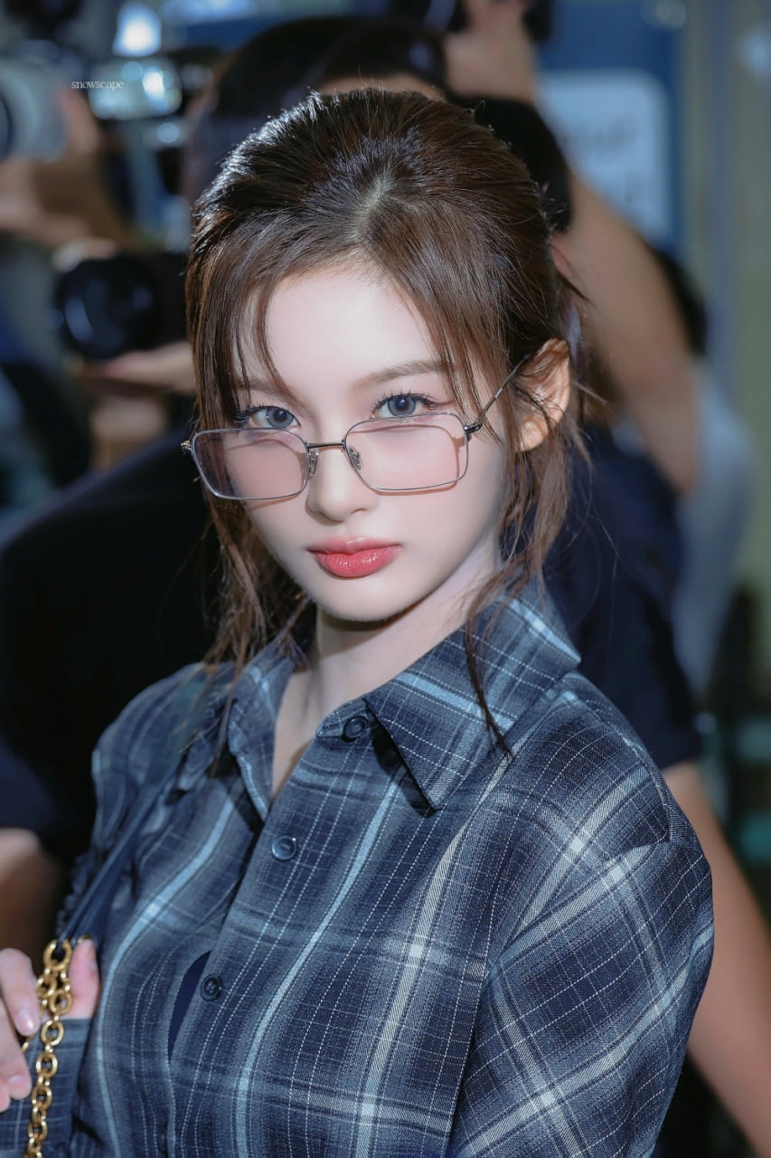 9 mỹ nh&acirc;n l&agrave;m n&ecirc;n tường th&agrave;nh nhan sắc bất bại của showbiz, mỗi thế hệ đẹp một kiểu - Ảnh 21.