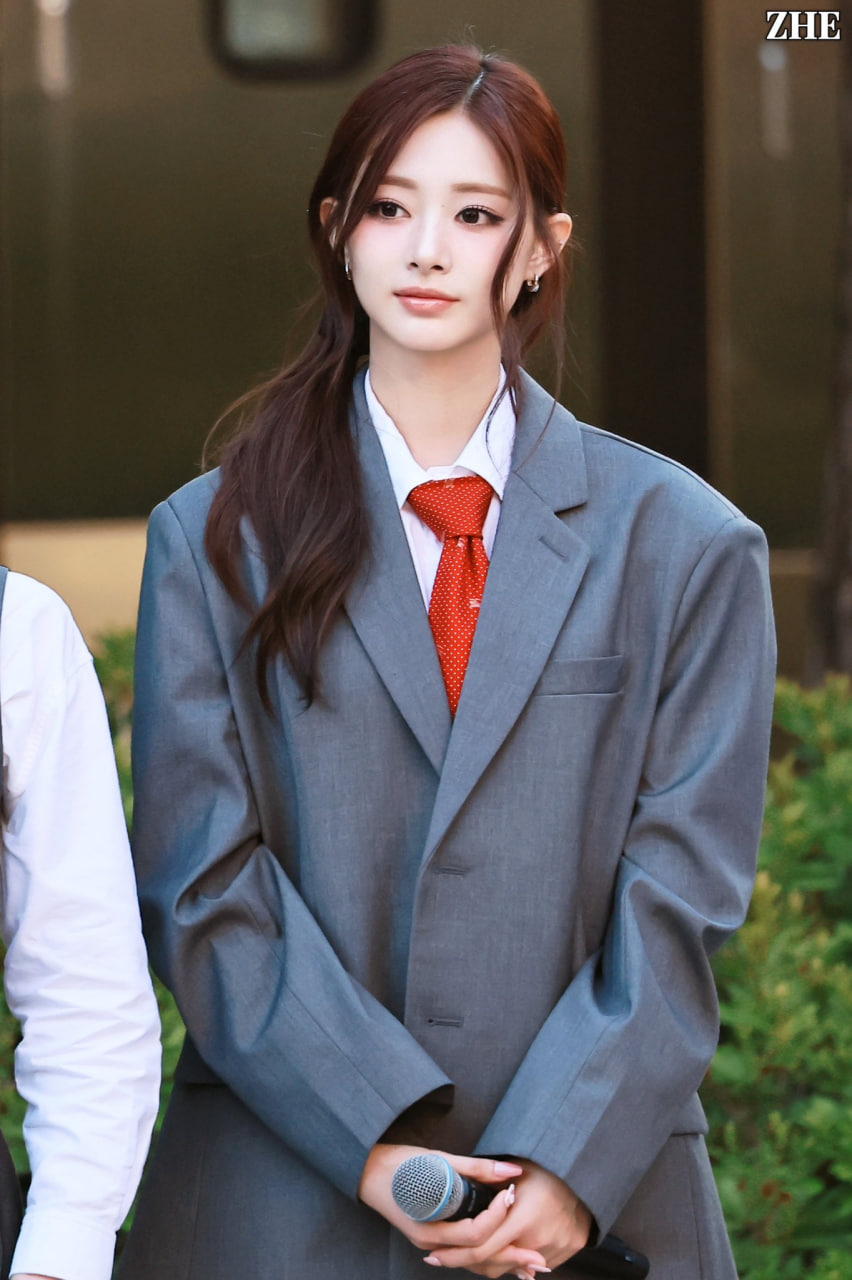 9 mỹ nh&acirc;n l&agrave;m n&ecirc;n tường th&agrave;nh nhan sắc bất bại của showbiz, mỗi thế hệ đẹp một kiểu - Ảnh 12.