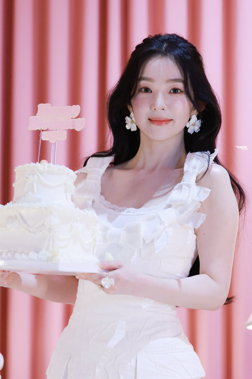 9 mỹ nh&acirc;n l&agrave;m n&ecirc;n tường th&agrave;nh nhan sắc bất bại của showbiz, mỗi thế hệ đẹp một kiểu - Ảnh 10.