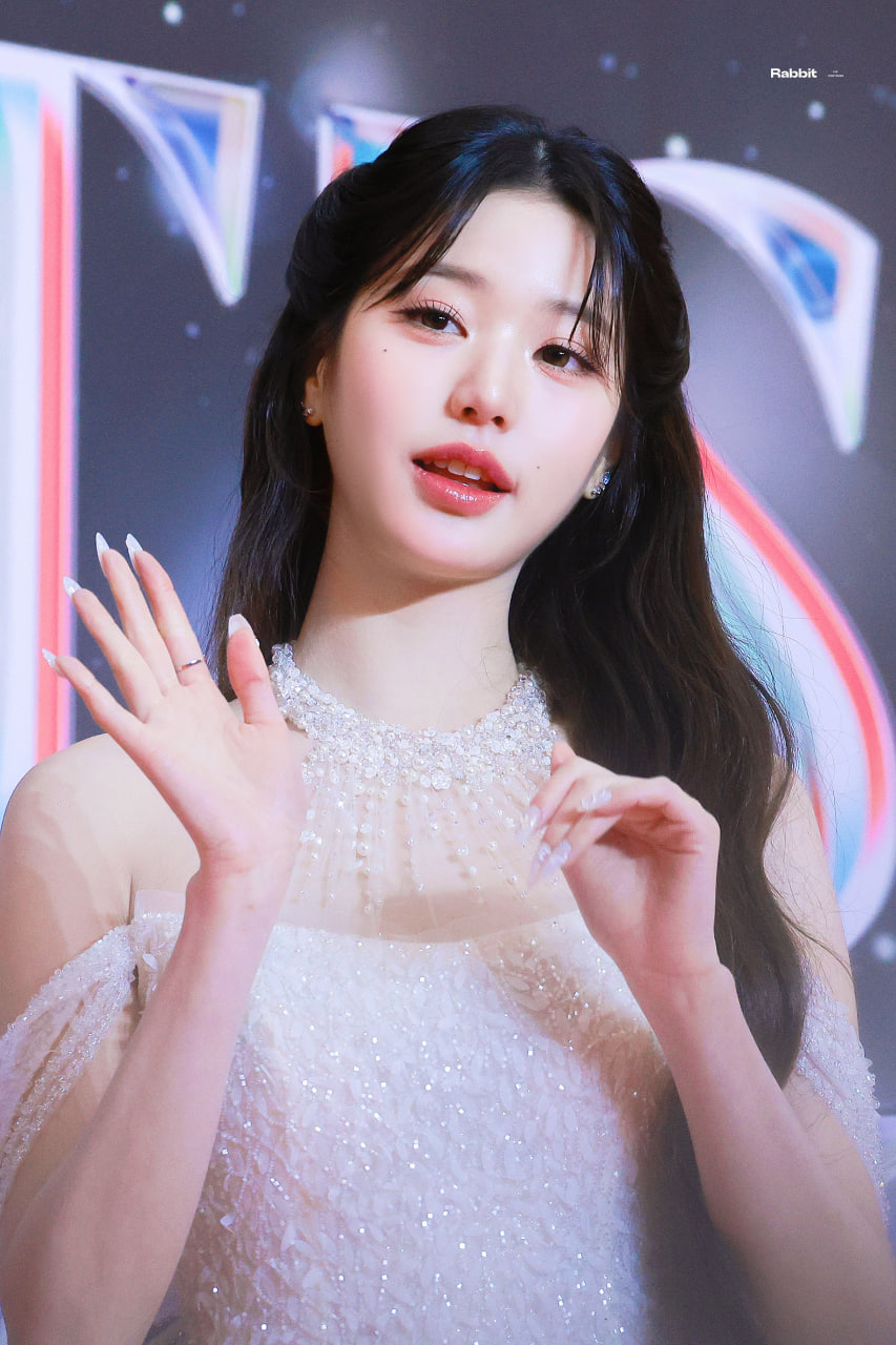 9 mỹ nh&acirc;n l&agrave;m n&ecirc;n tường th&agrave;nh nhan sắc bất bại của showbiz, mỗi thế hệ đẹp một kiểu - Ảnh 18.