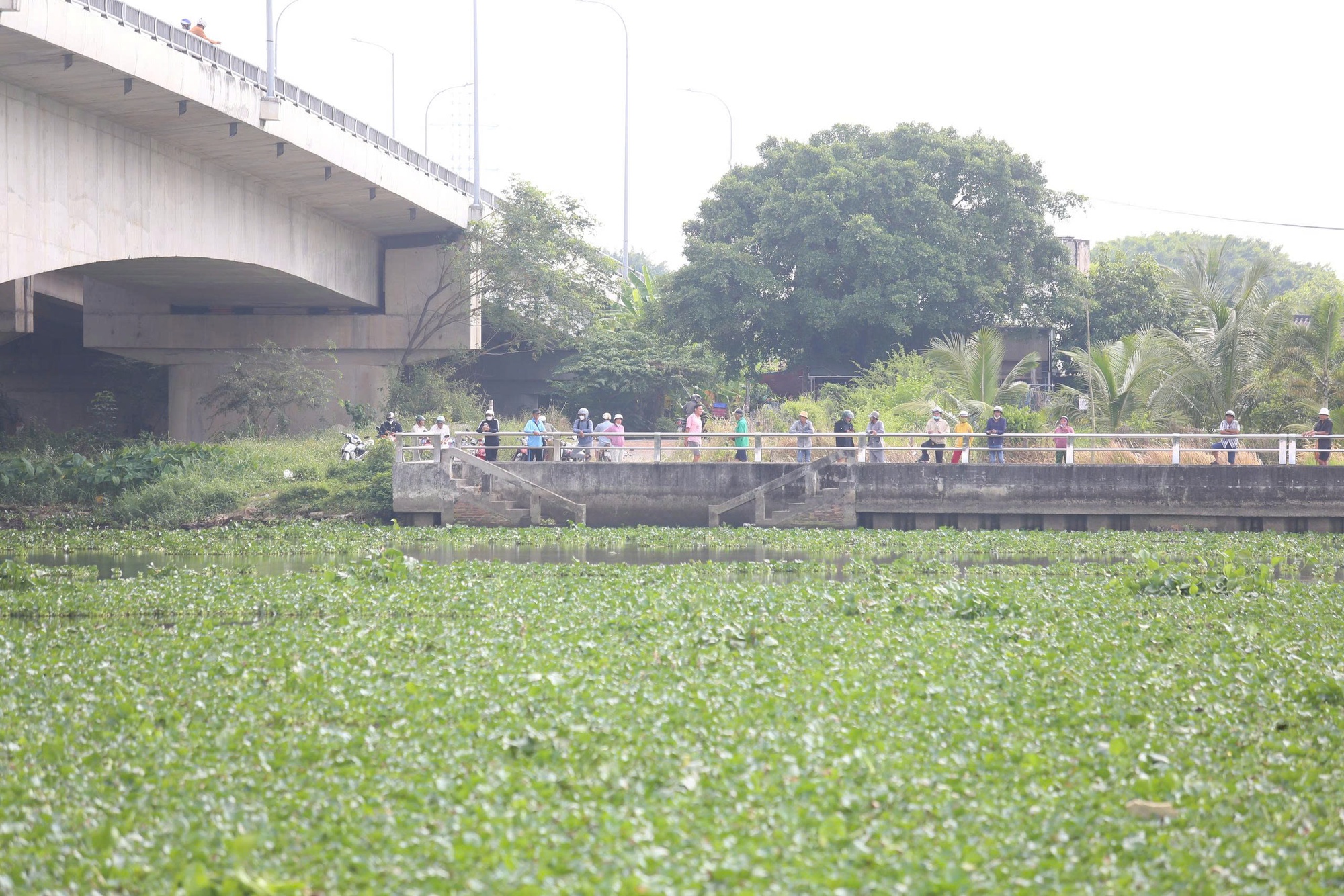 Người đ&agrave;n &ocirc;ng Cần Thơ nhảy cầu ở T&acirc;y Ninh , để lại xe m&aacute;y v&agrave; điện thọai - Ảnh 2.