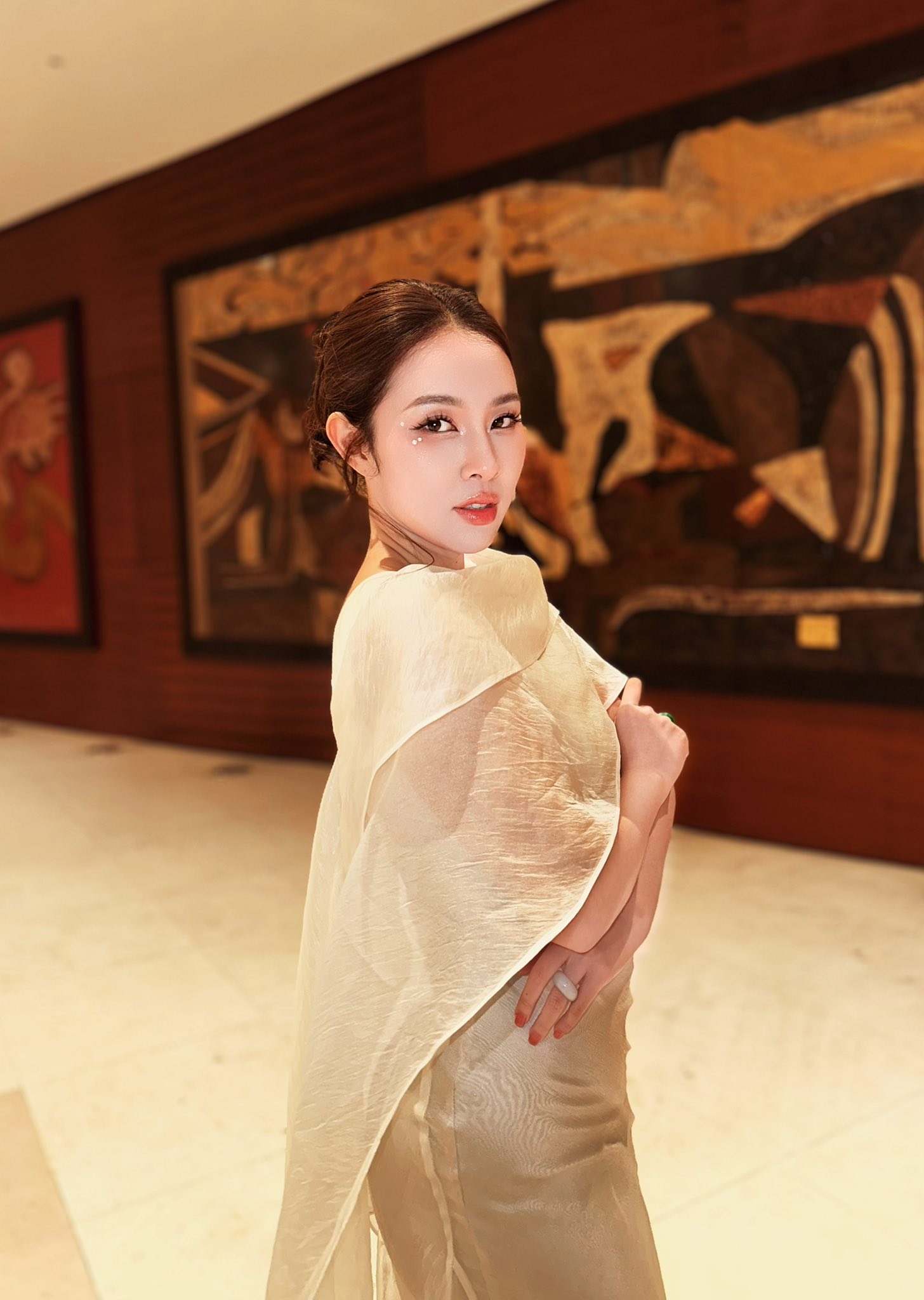 Bảo Tr&acirc;m th&uacute; nhận một điều, chồng n&oacute;i thẳng: "C&ugrave;ng lắm l&agrave; h&ocirc;n th&ocirc;i chứ g&igrave;?" - Ảnh 1.