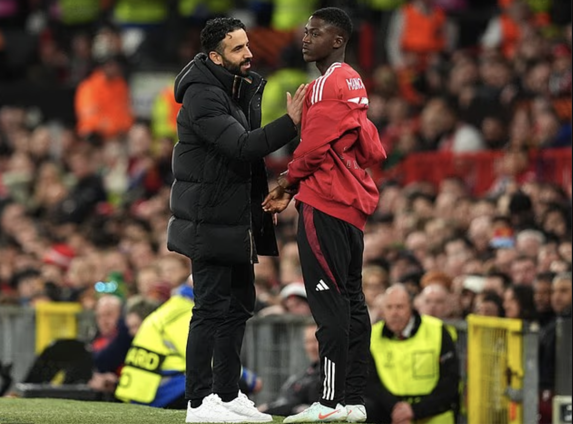 Kobbie Mainoo gia hạn 5 năm với Man United, lương tăng gấp 8 lần - Ảnh 2.