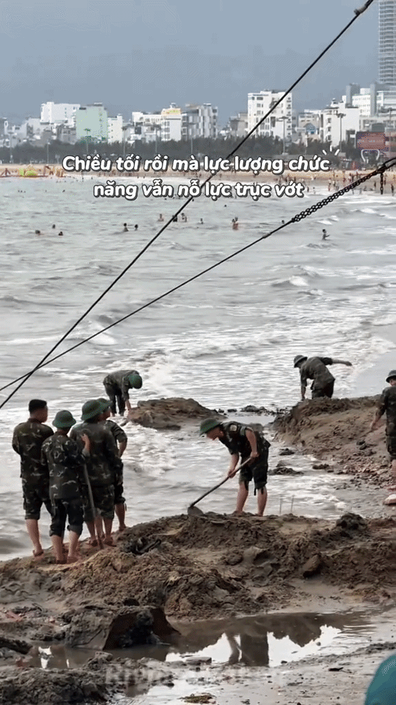 Cảnh tượng trên bờ biển Quy Nhơn khiến nhiều người bất ngờ, nhận xét: Không tin vào mắt mình - Ảnh 4.