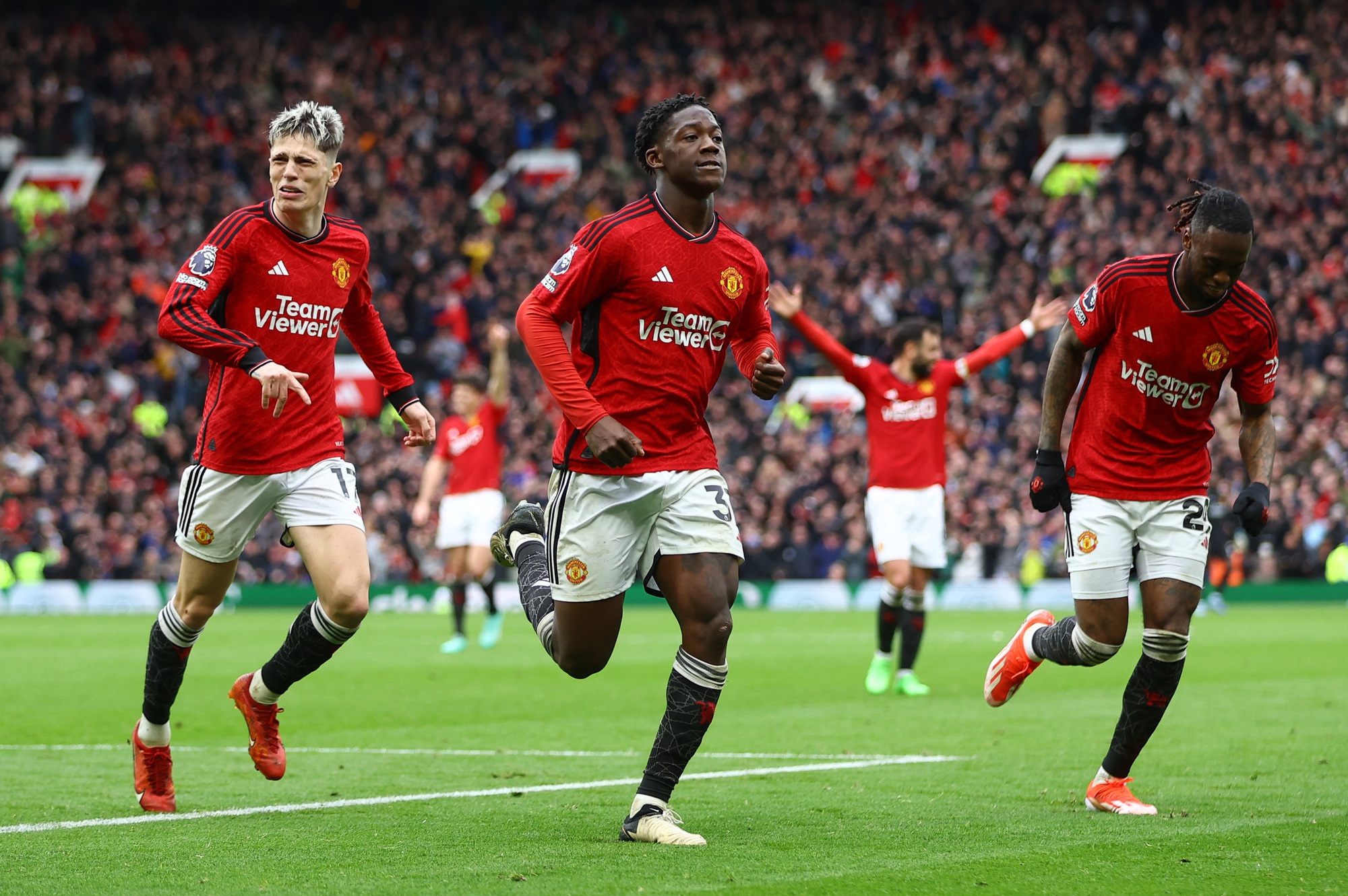 Kobbie Mainoo gia hạn 5 năm với Man United, lương tăng gấp 8 lần - Ảnh 1.