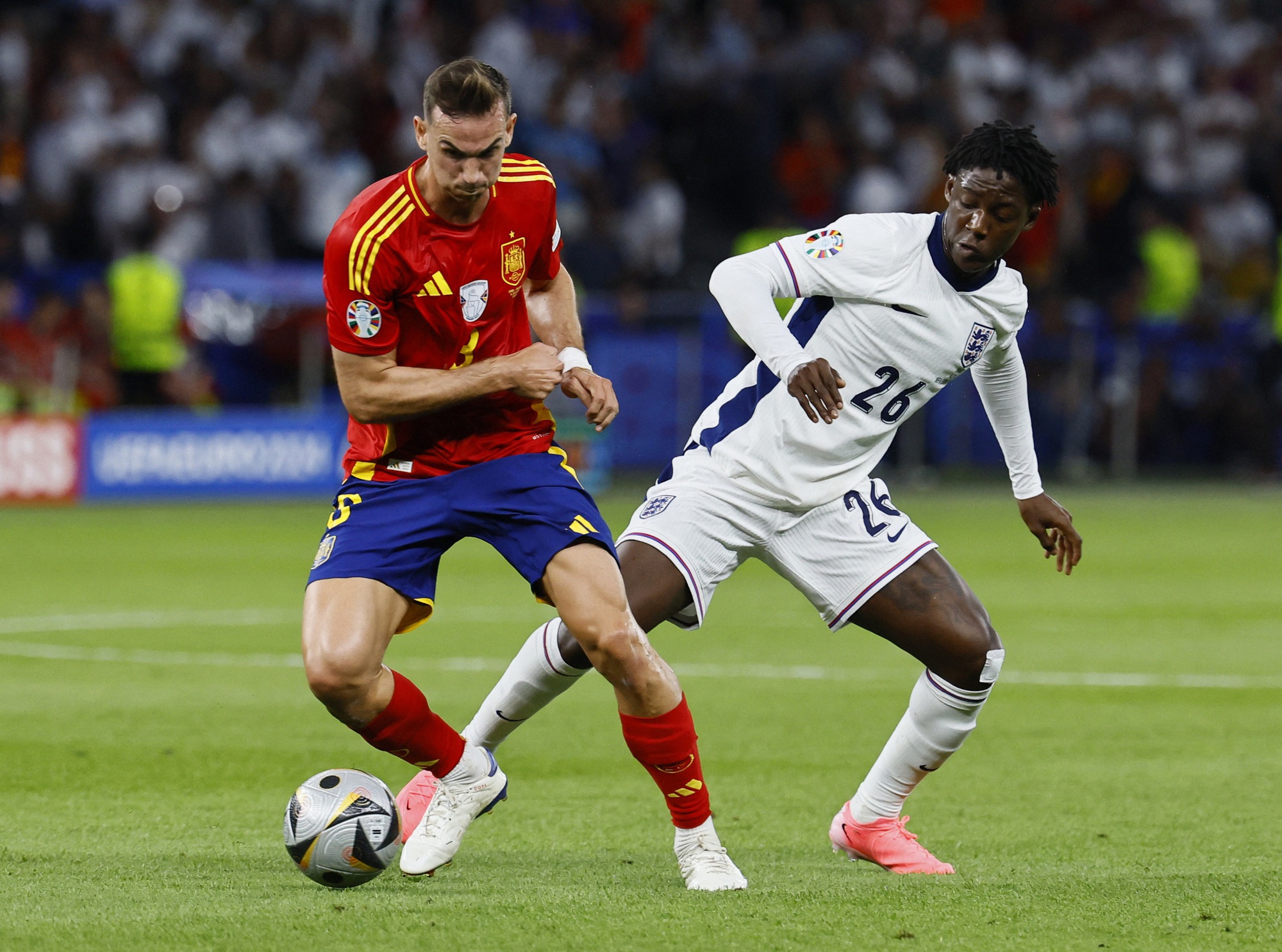 Kobbie Mainoo gia hạn 5 năm với Man United, lương tăng gấp 8 lần - Ảnh 3.
