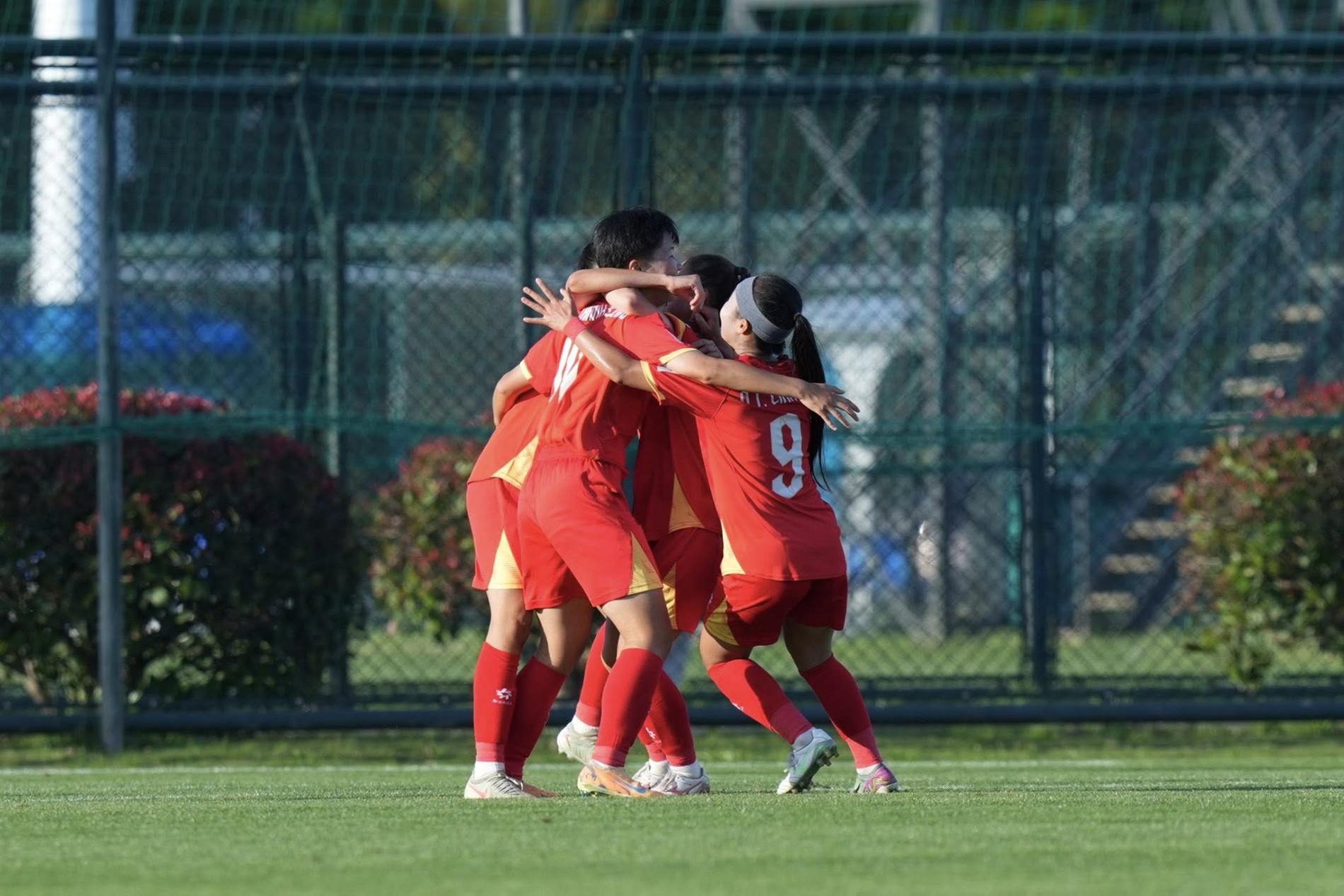 Ngược d&ograve;ng quả cảm, tuyển Việt Nam khiến Th&aacute;i Lan mừng hụt tại Asian Cup - Ảnh 2.