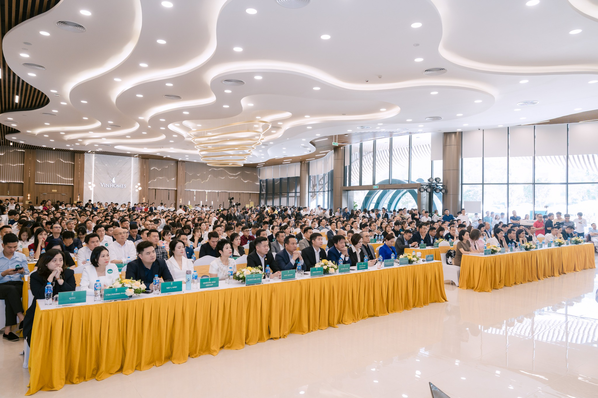 Nh&agrave; đầu tư nườm nượp đổ về nơi c&oacute; &ldquo;si&ecirc;u đ&ocirc; thị 18 tỷ USD&rdquo; của Vinhomes: Kh&aacute;ch sạn k&iacute;n ph&ograve;ng, nh&agrave; h&agrave;ng k&iacute;n chỗ- Ảnh 13.