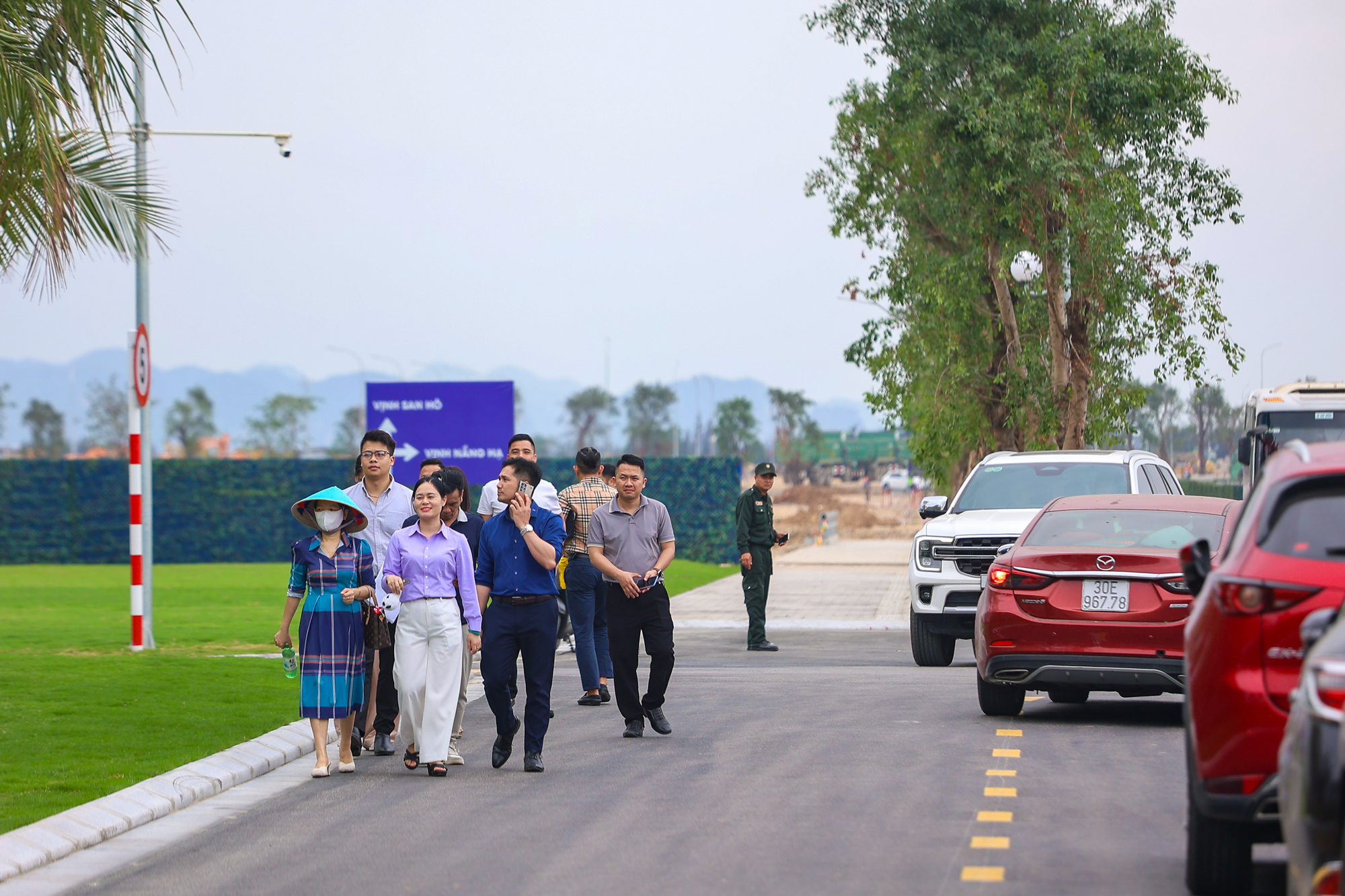 Nh&agrave; đầu tư nườm nượp đổ về nơi c&oacute; &ldquo;si&ecirc;u đ&ocirc; thị 18 tỷ USD&rdquo; của Vinhomes: Kh&aacute;ch sạn k&iacute;n ph&ograve;ng, nh&agrave; h&agrave;ng k&iacute;n chỗ- Ảnh 5.