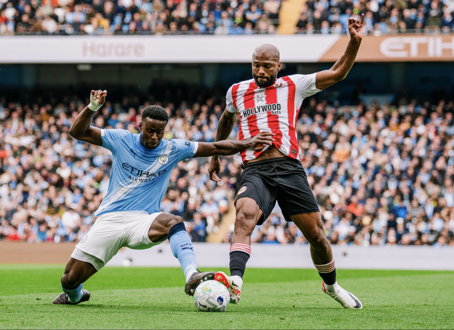 Đại thắng Brentford, Man City tiếp tục g&acirc;y sức &eacute;p l&ecirc;n Arsenal - Ảnh 1.