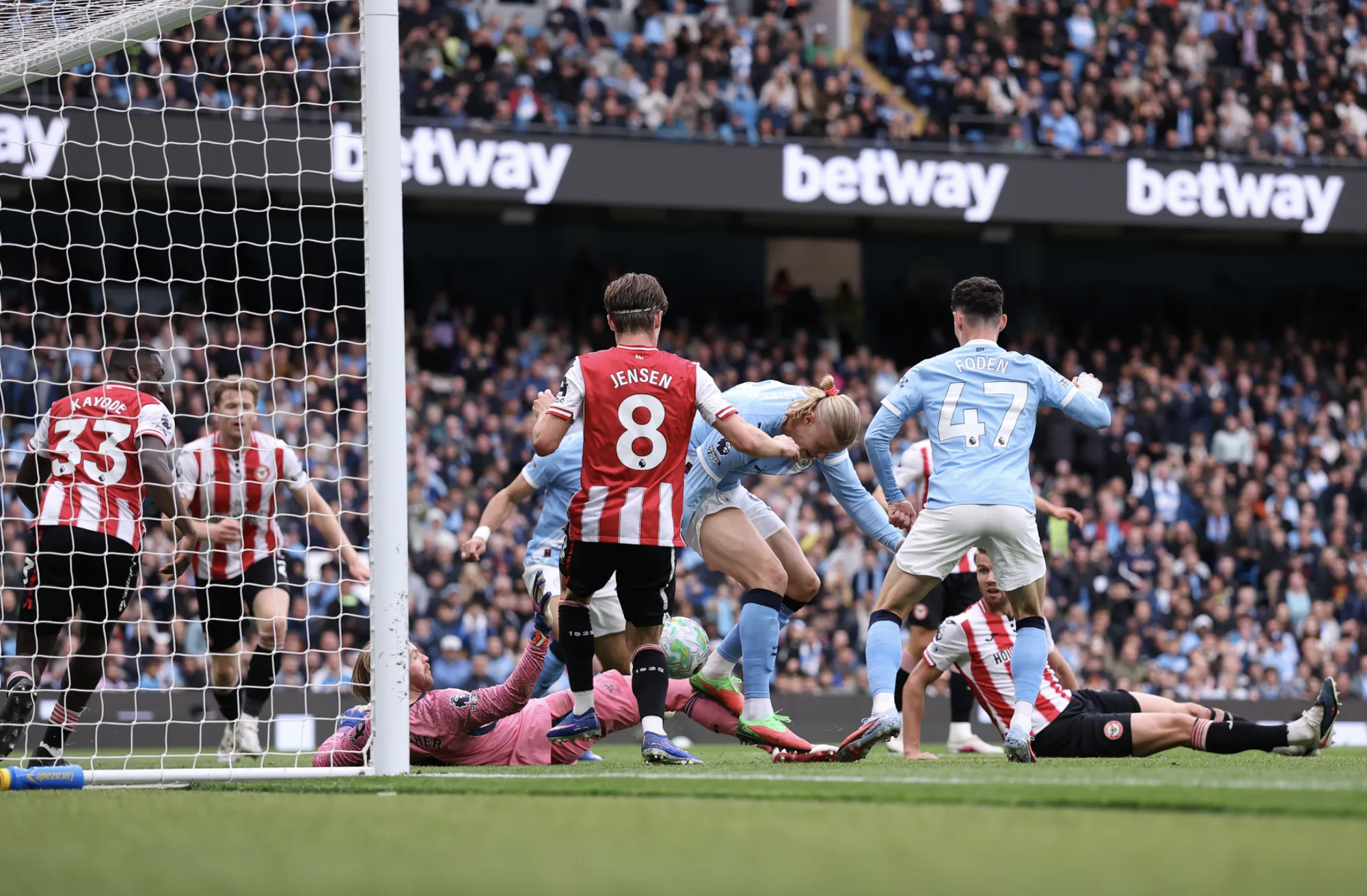 Đại thắng Brentford, Man City tiếp tục g&acirc;y sức &eacute;p l&ecirc;n Arsenal - Ảnh 4.
