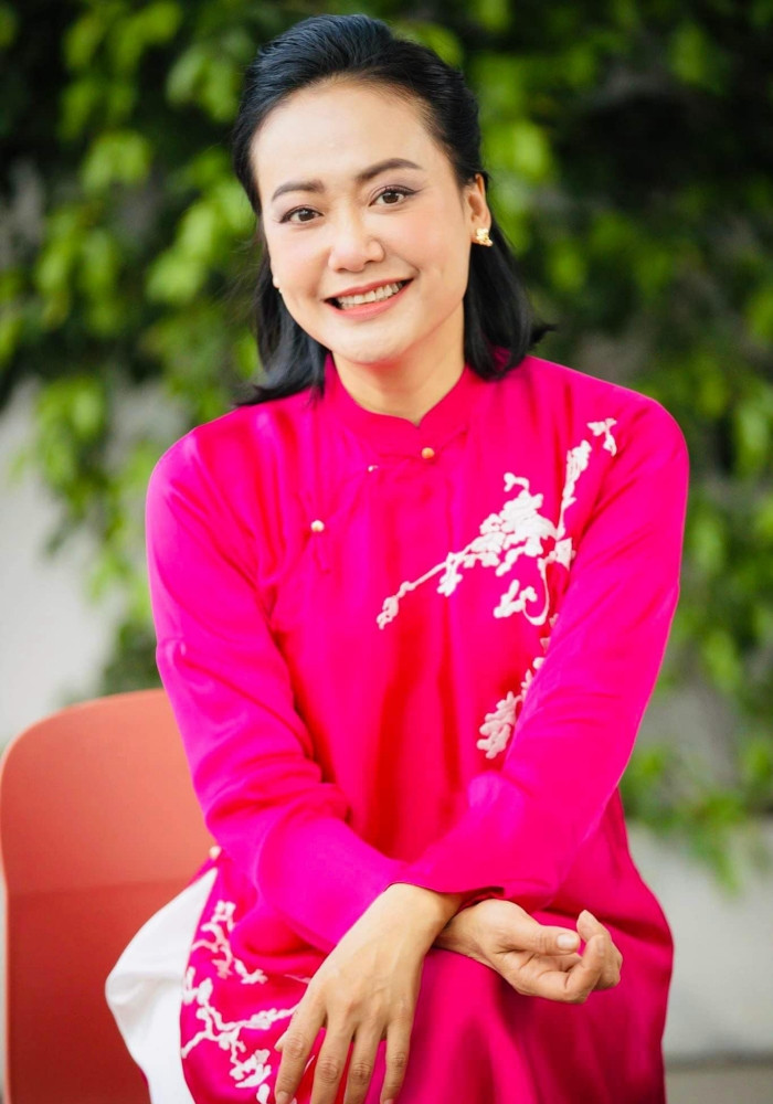 Nữ diễn vi&ecirc;n Hồng &Aacute;nh sau biến cố sức khỏe, tuổi U50 lạc quan vi&ecirc;n m&atilde;n b&ecirc;n chồng CEO- Ảnh 5.