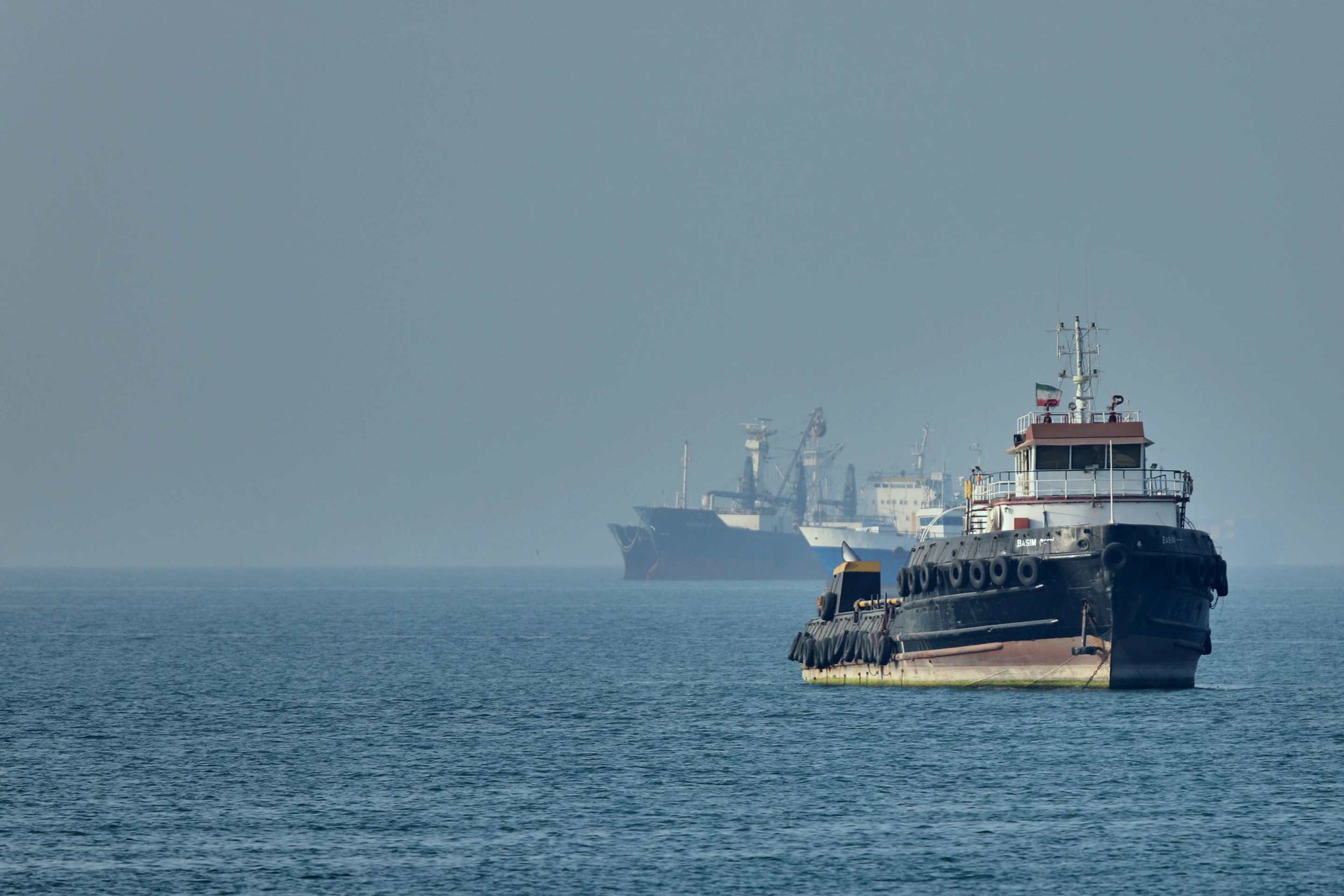 &ldquo;Qua mặt&rdquo; Iran, UAE đưa 4 t&agrave;u dầu vượt eo biển Hormuz - Ảnh 1.