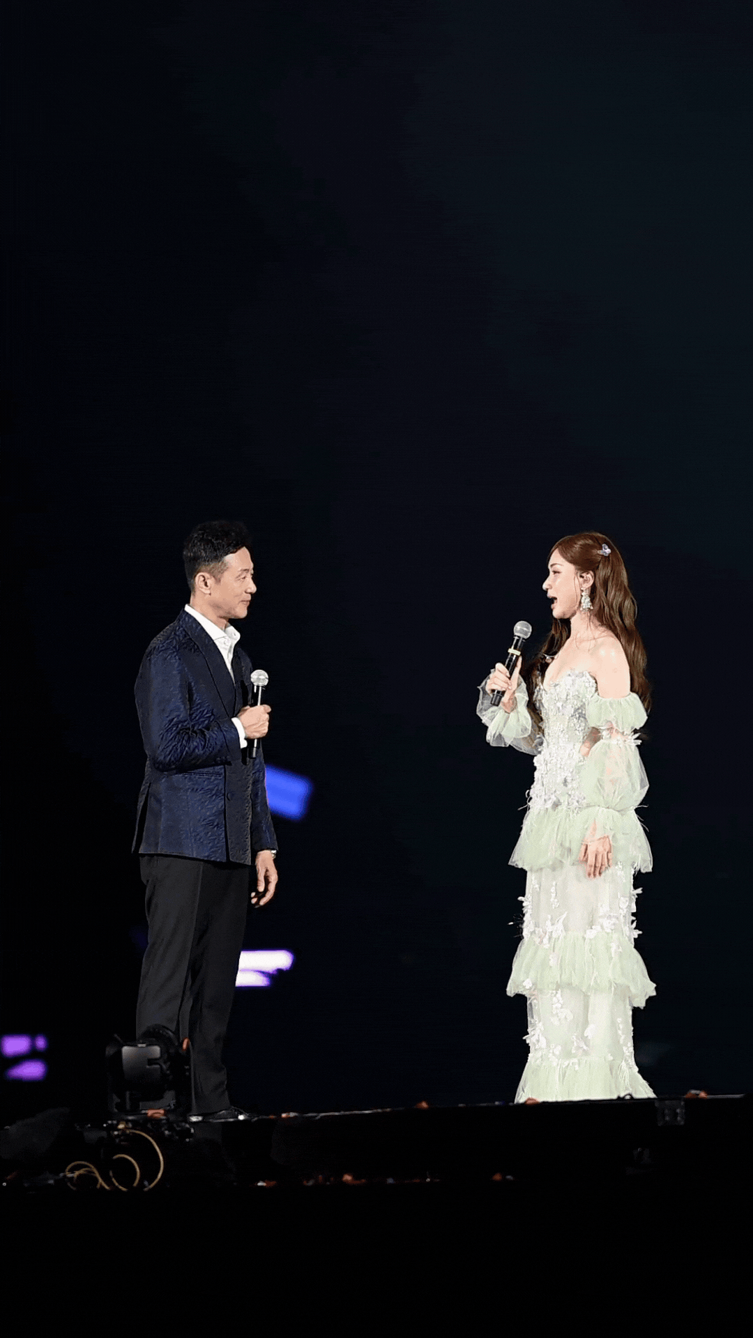 H&ograve;a Minzy v&agrave; đại &uacute;y Thăng Văn Cương đ&atilde; c&ocirc;ng khai điều n&agrave;y giữa concert Sao Nhập Ngũ- Ảnh 1.