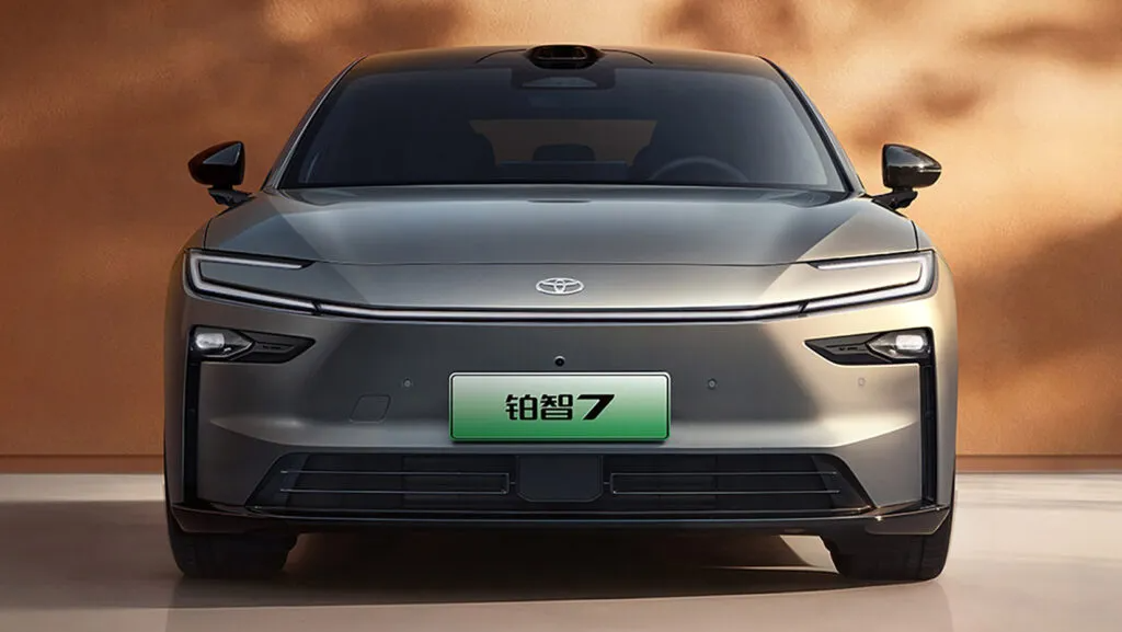 Giá ô tô trung bình ở Mỹ vọt lên 51.000 USD/chiếc – với giá này, người Trung Quốc mua được 2-5 chiếc xe mới cứng, công nghệ 'ngập răng' - Ảnh 1.