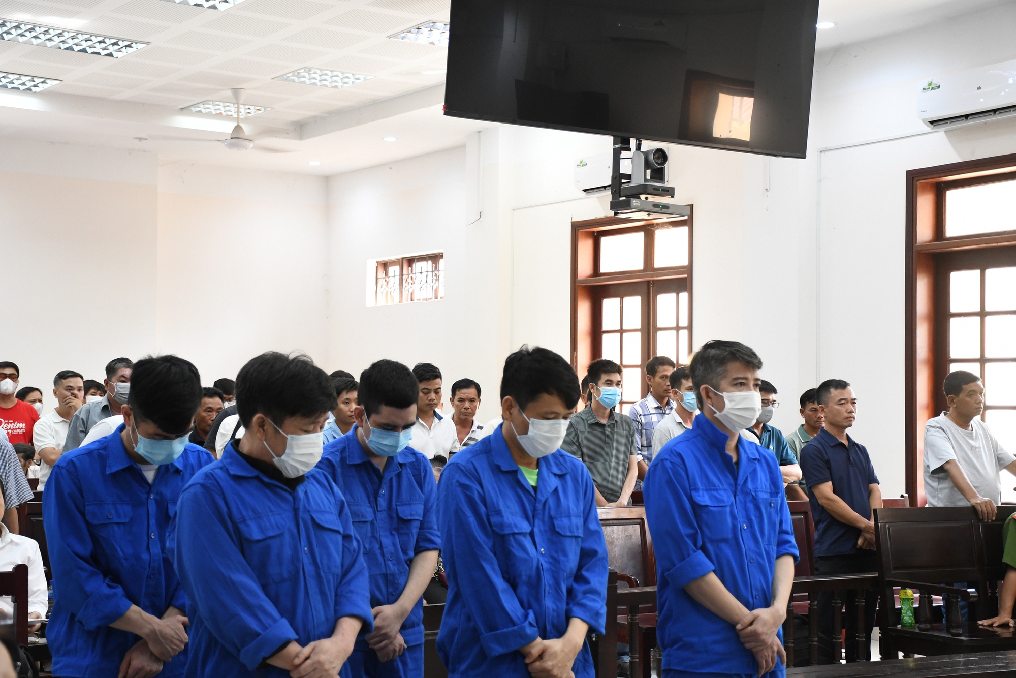 T&ograve;a tuy&ecirc;n &aacute;n 55 bị c&aacute;o trong vụ &aacute;n bu&ocirc;n lậu xăng hơn 200 triệu l&iacute;t - Ảnh 1.